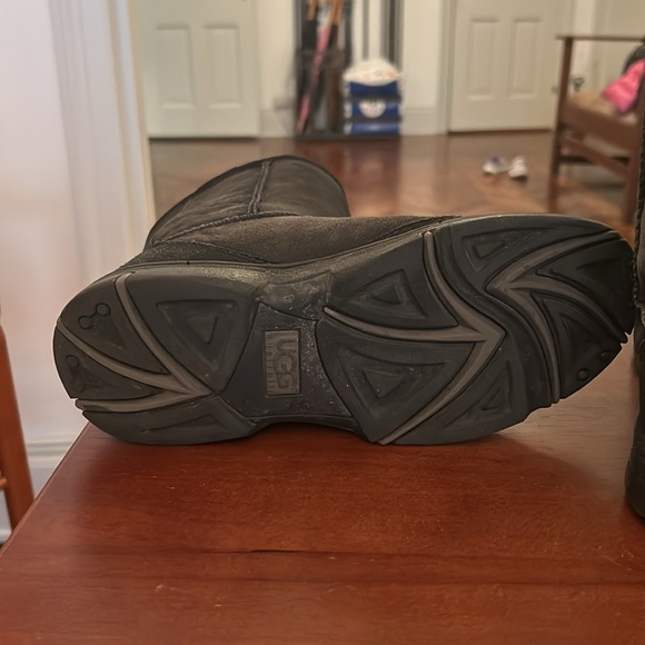 Ugg Ultimate Short Women’s Black - Picture 4 of 4